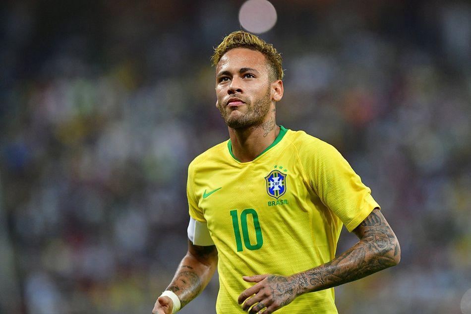 曼联英超15轮4-1胜狼队，近3轮不败，B费2射1传，助球队冲至第六，有望重返欧冠区。