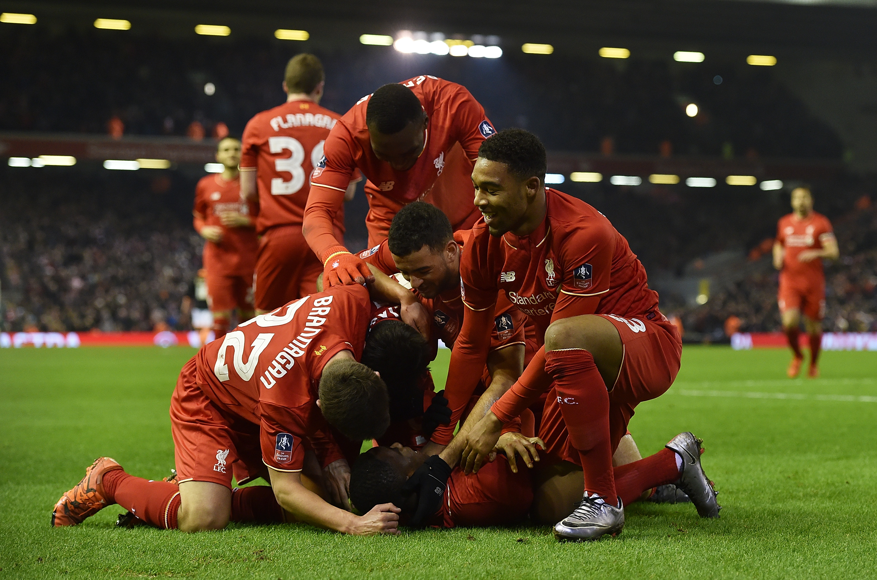 只差1球，维尼修斯欧冠进球数将追平卡卡，并列巴西球员第2位（维尼修斯再进1球即可追平卡卡，欧冠巴西射手榜并列第2）