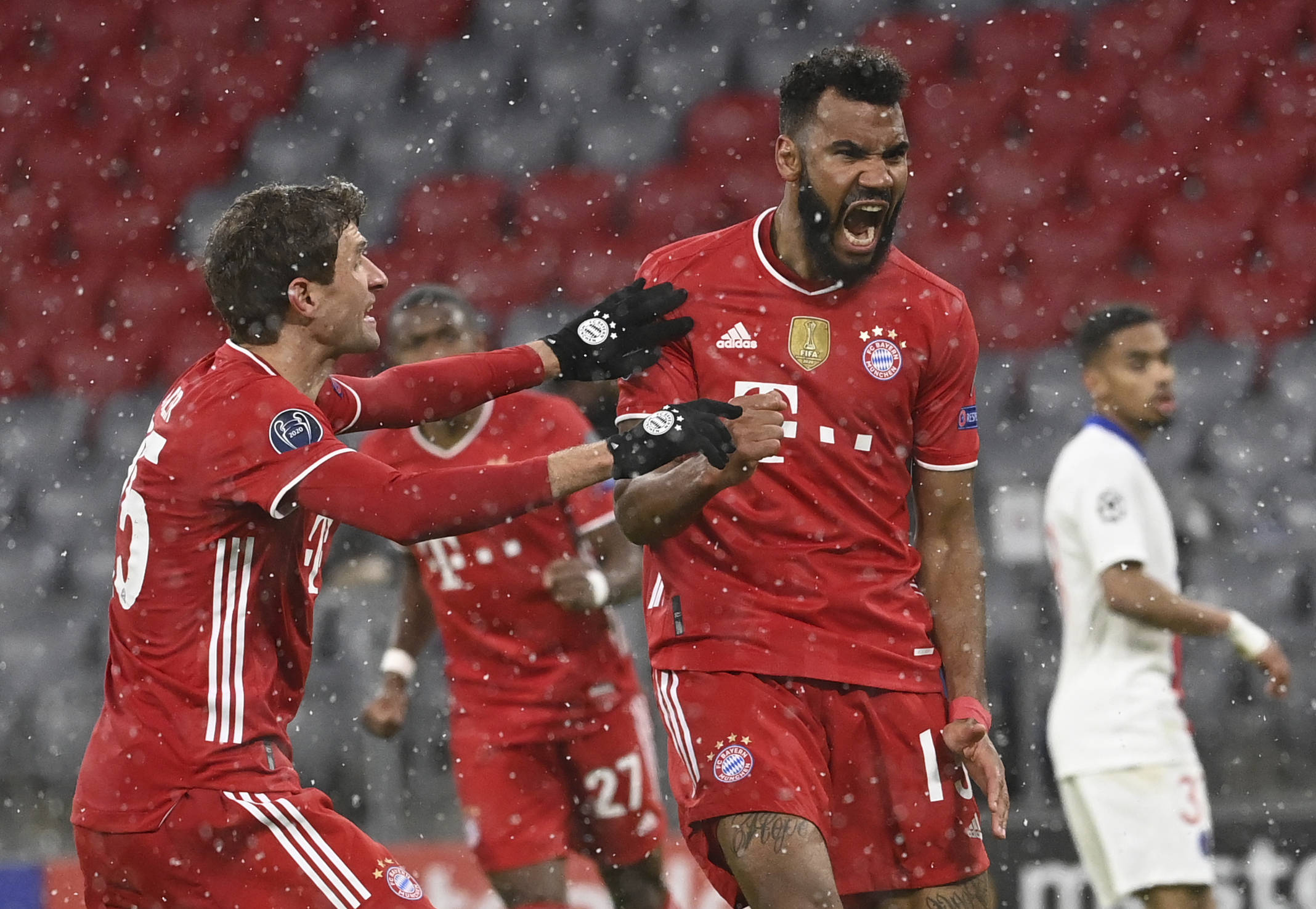 英超官方宣布裁判新规，新科技判罚引争议（英超官宣裁判改革，科技判罚掀起争论）