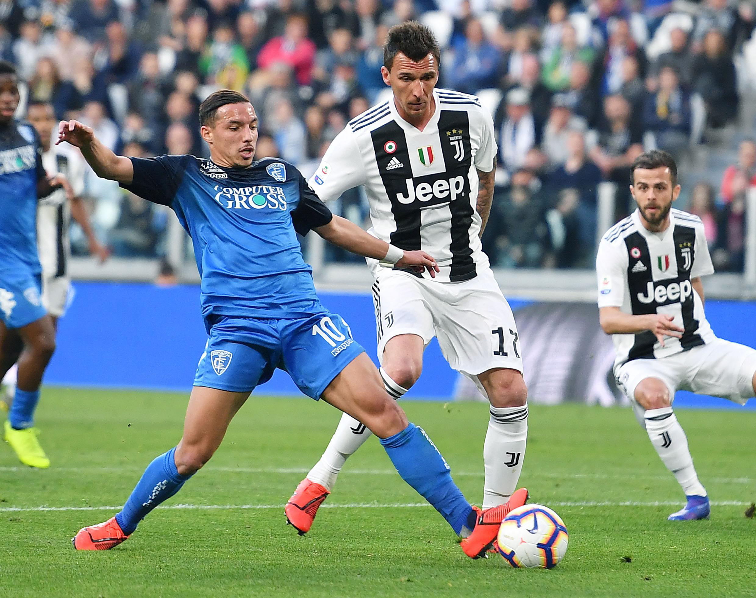 坎波斯：2年前扎伊尔&马尤卢数学课后踢欧冠，皇社总监很震惊（坎波斯：两年前扎伊尔和马尤卢下课就踢欧冠，皇社总监大吃一惊）