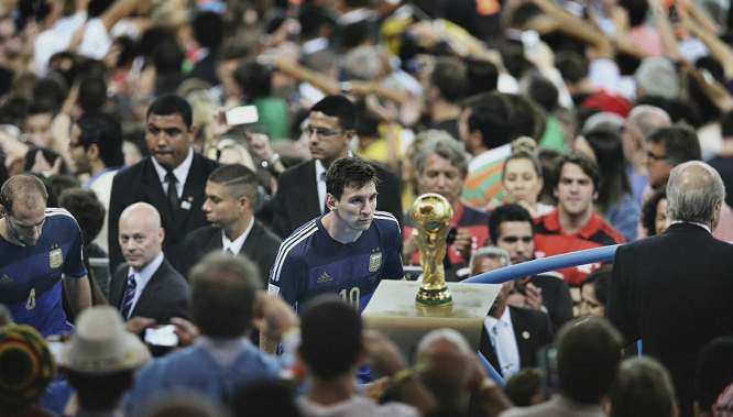 记者：曼城愿意冬窗外租18岁前锋桑加雷，安德莱赫特等队有意