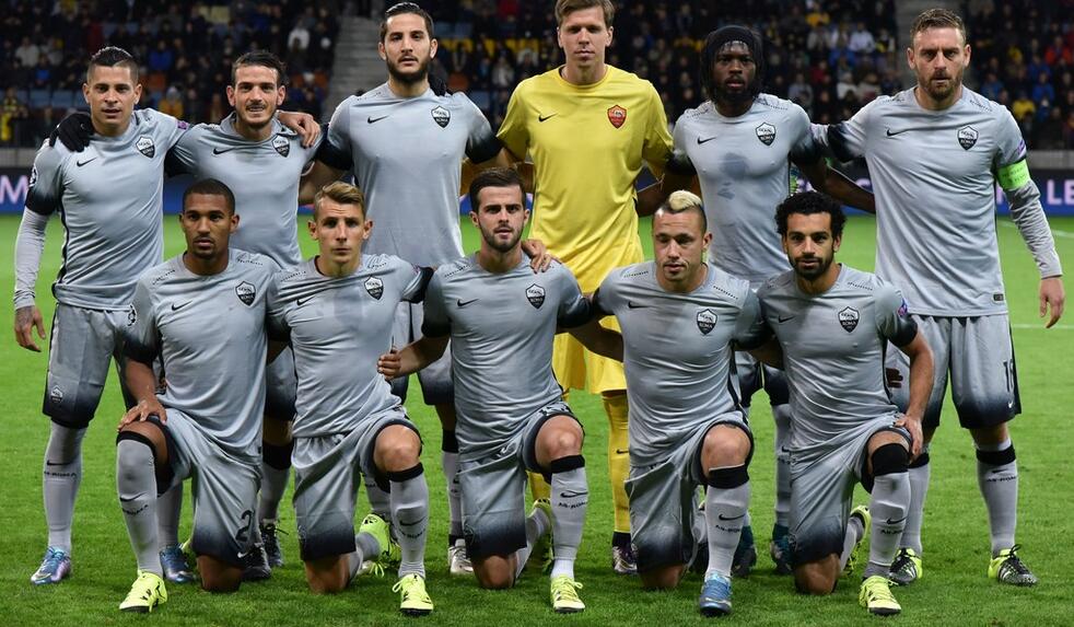 齐达内晒和樊振东打球照片，足球界与乒乓球界梦幻联动，网友：好帅！（齐达内晒与樊振东打球合照：足坛携手国乒上演梦幻联动，网友直呼太帅）