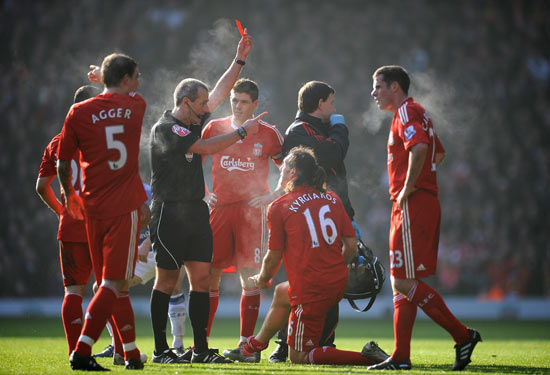 西媒：阿联酋企业慷慨赠送，巴萨球员喜获黄金iPhone