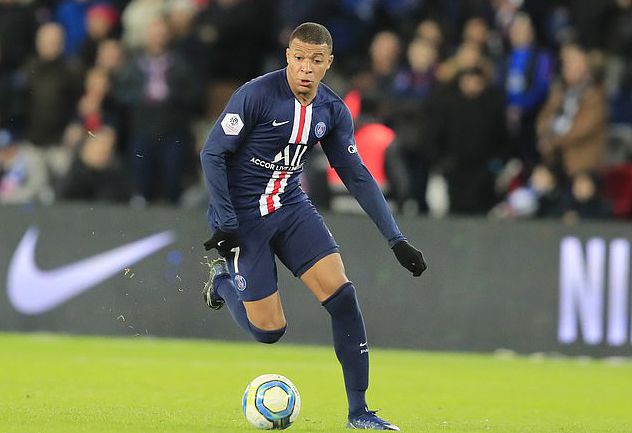 跨越20年的青春！C罗有望迎来个人第六次世界杯之旅（20年韶华见证！C罗或将踏上第六次世界杯征程）