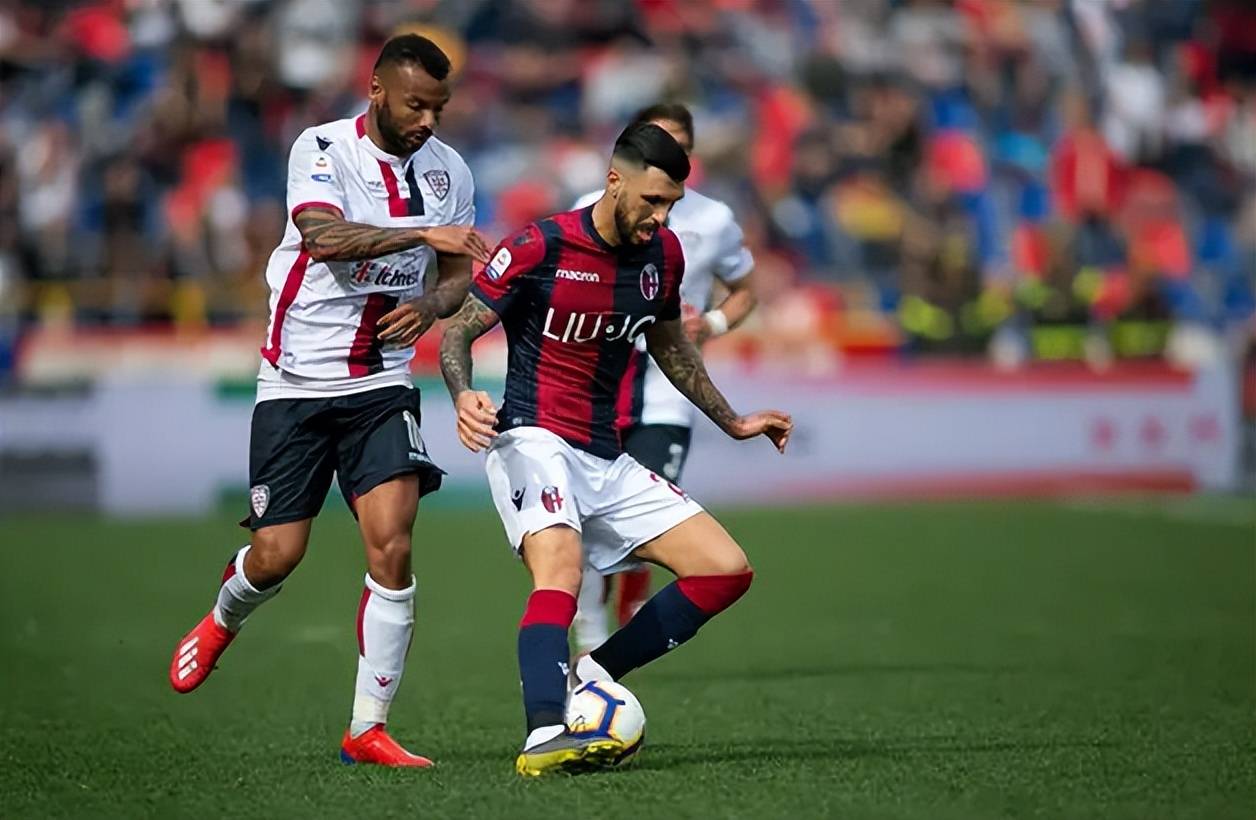 恩昆库转战意甲后表现低迷，转会费3700万欧元成“水漂”，难复巅峰状态。