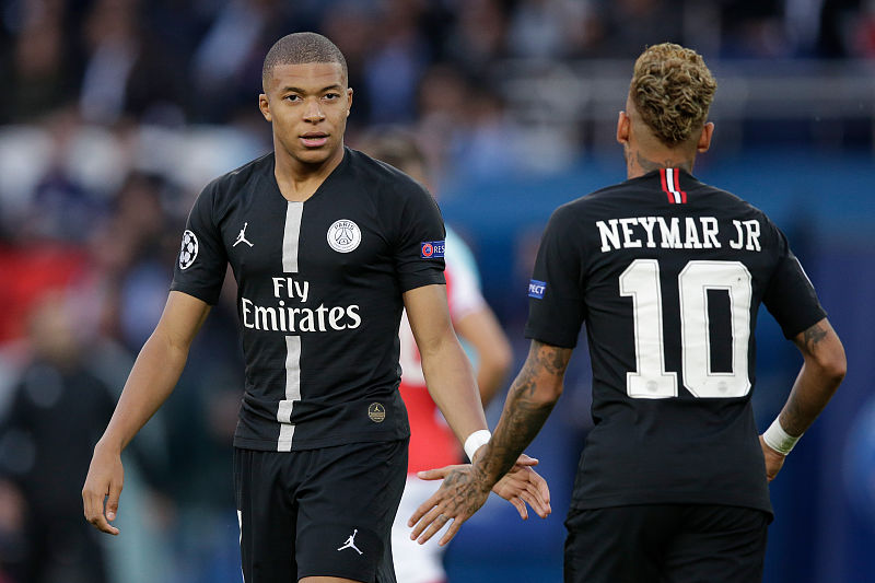 印度媒体：梅西包机因大雾滞留孟买，前往德里的行程被迫推迟（印媒称大雾致梅西包机滞留孟买，赴德里行程被迫延后）