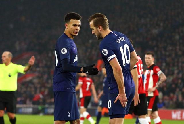 足球国足U23小将爆射破门，引网友赞叹（国足U23小将重炮破门，网友纷纷点赞）