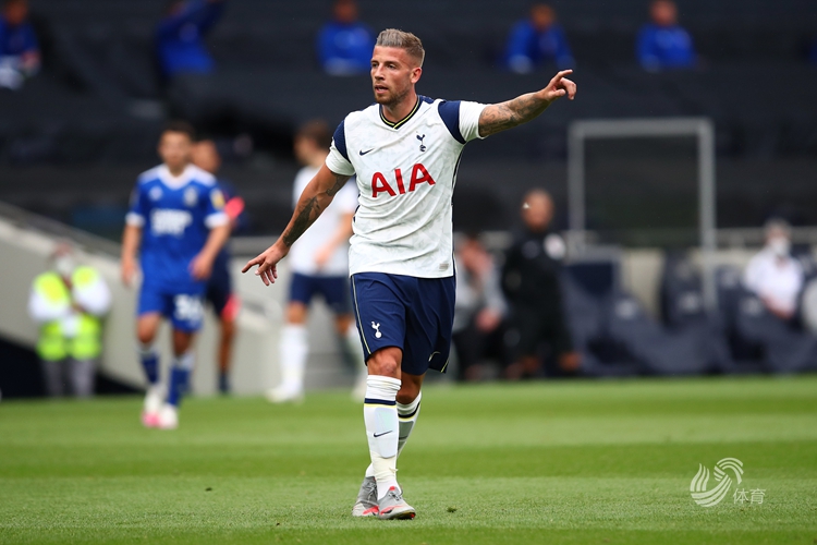 凶猛！英格兰8连胜+狂轰22球+0失球，复制71年前神迹（英格兰豪取八连胜，22球零失球，重现71年前壮举）